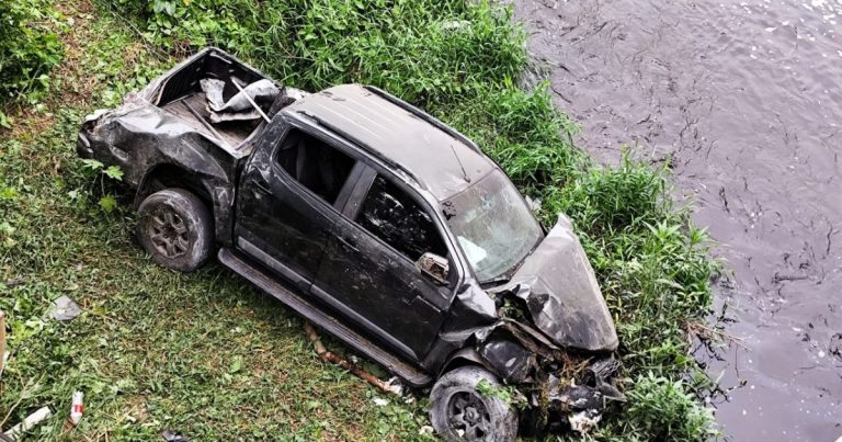 Empresário sobrevive à queda de caminhonete em ponte na BR-324 em Jacobina empresario-sobrevive-a-queda-de-caminhonete-em-ponte-na-br-324-em-jacobina
