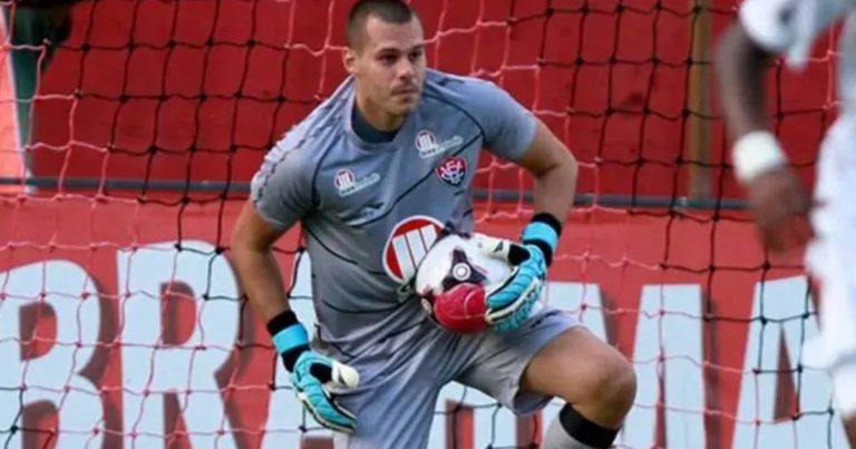 ex-goleiro-do-vitoria,-deola-procura-vaga-de-treinador-e-assistente-tecnico-no-linkedin