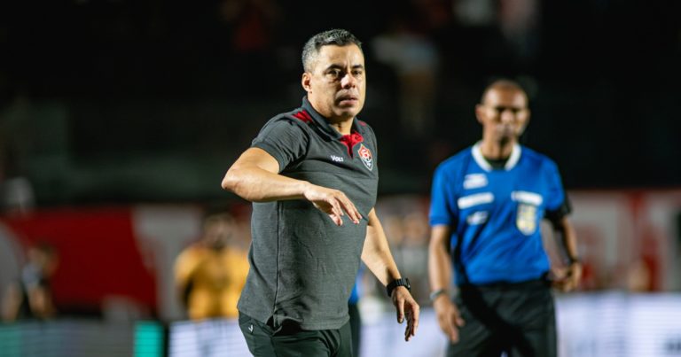 Jair Ventura vê Vitória com vaga encaminhada, mas prega seriedade na volta contra o ABC jair-ventura-ve-vitoria-com-vaga-encaminhada,-mas-prega-seriedade-na-volta-contra-o-abc