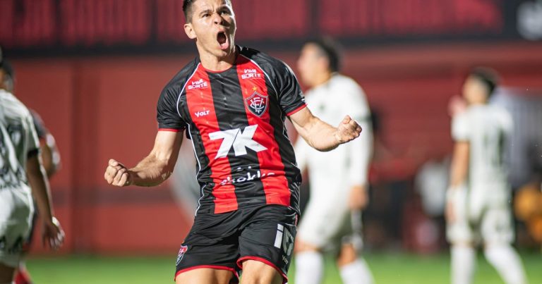 vitoria-volta-a-marcar-seis-gols-apos-quase-10-anos;-relembre-ultima-vez
