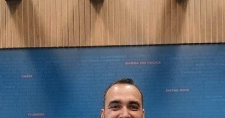 tribunal-de-contas-defere-liminar-contra-prefeito-de-contas-por-autopromocao-indevida