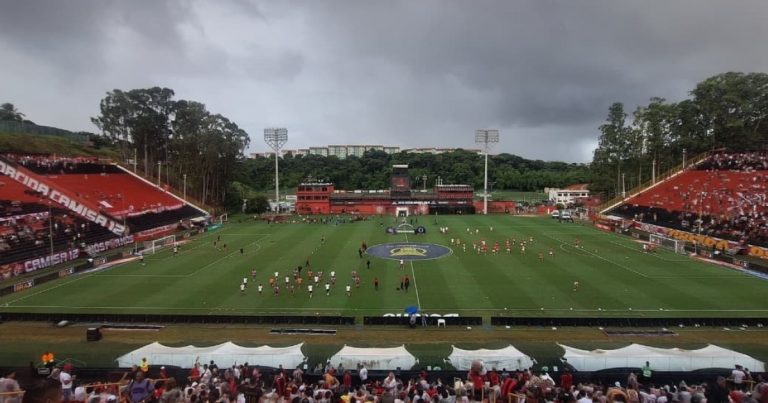confira-as-escalacoes-oficiais-de-vitoria-x-internacional-pelo-brasileirao