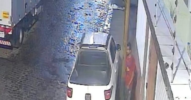 Homem é preso por suspeita de tentativas de furto em veículos em Ipiaú homem-e-preso-por-suspeita-de-tentativas-de-furto-em-veiculos-em-ipiau