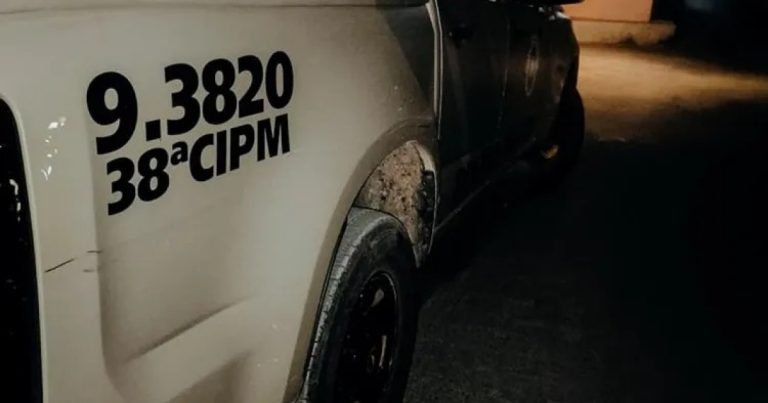 Adolescente de 15 anos é gravemente ferido após ser baleado por suspeitos em um carro adolescente-de-15-anos-e-gravemente-ferido-apos-ser-baleado-por-suspeitos-em-um-carro