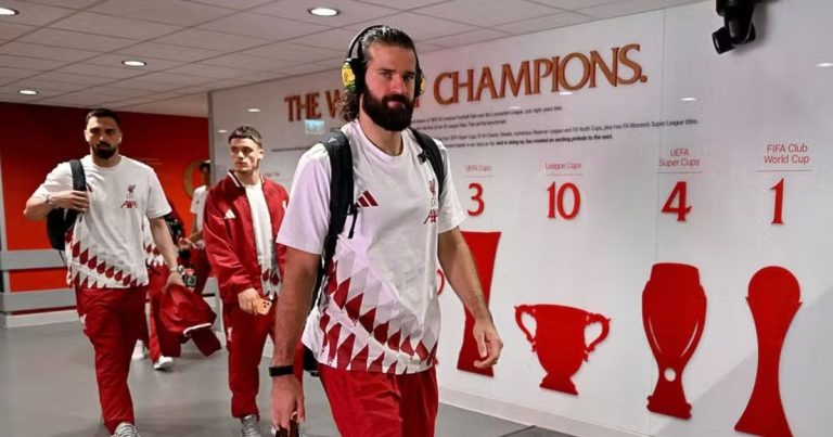 Alisson volta a ser titular no Liverpool e tranquiliza Seleção antes da Copa do Mundo alisson-volta-a-ser-titular-no-liverpool-e-tranquiliza-selecao-antes-da-copa-do-mundo