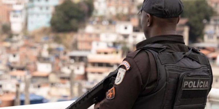 Cinco pessoas morrem em operação contra o tráfico de drogas no Rio cinco-pessoas-morrem-em-operacao-contra-o-trafico-de-drogas-no-rio