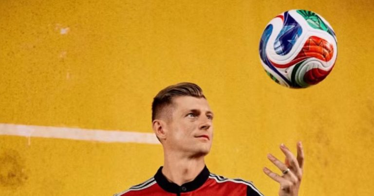 Com Kroos de modelo, seleção alemã anuncia relançamento de camisa utilizada no 7 a 1 contra o Brasil com-kroos-de-modelo,-selecao-alema-anuncia-relancamento-de-camisa-utilizada-no-7-a-1-contra-o-brasil