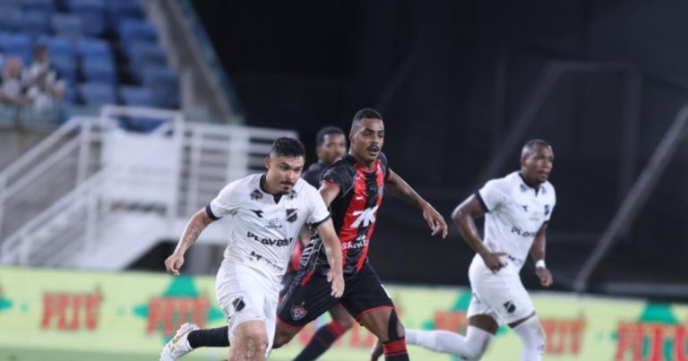 vitoria-alcanca-oitava-final-da-copa-do-nordeste;-veja-historico-do-leao-em-decisoes
