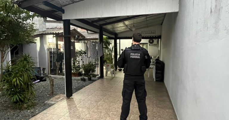 PF deflagra operação contra organização criminosa envolvida na fabricação de cigarros ilegais no interior baiano pf-deflagra-operacao-contra-organizacao-criminosa-envolvida-na-fabricacao-de-cigarros-ilegais-no-interior-baiano