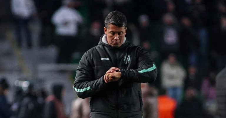 Vitória reencontra Thiago Carpini em busca de quebrar tabu contra o treinador vitoria-reencontra-thiago-carpini-em-busca-de-quebrar-tabu-contra-o-treinador