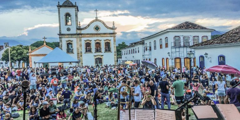 Jazz, blues e Paraty: Festival ocupa as ruas da cidade histórica jazz,-blues-e-paraty:-festival-ocupa-as-ruas-da-cidade-historica