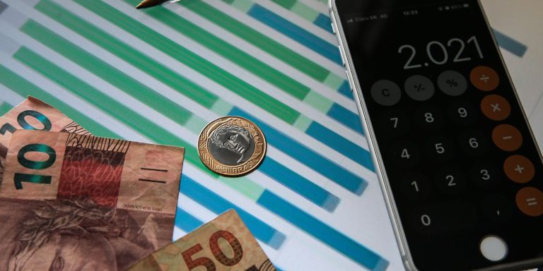 Contas públicas têm superávit primário de R$ 24,6 bilhões em abril contas-publicas-tem-superavit-primario-de-r$-24,6-bilhoes-em-abril