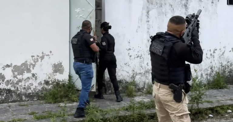 Operação da Polícia Civil prende casal investigado por tráfico e associação criminosa em Feira de Santana operacao-da-policia-civil-prende-casal-investigado-por-trafico-e-associacao-criminosa-em-feira-de-santana