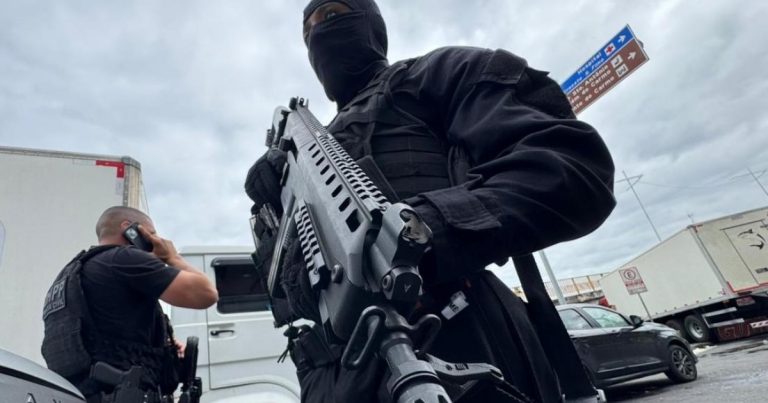 Suspeito de roubo de motocicleta é preso em flagrante em posse de drogas em Feira de Santana suspeito-de-roubo-de-motocicleta-e-preso-em-flagrante-em-posse-de-drogas-em-feira-de-santana