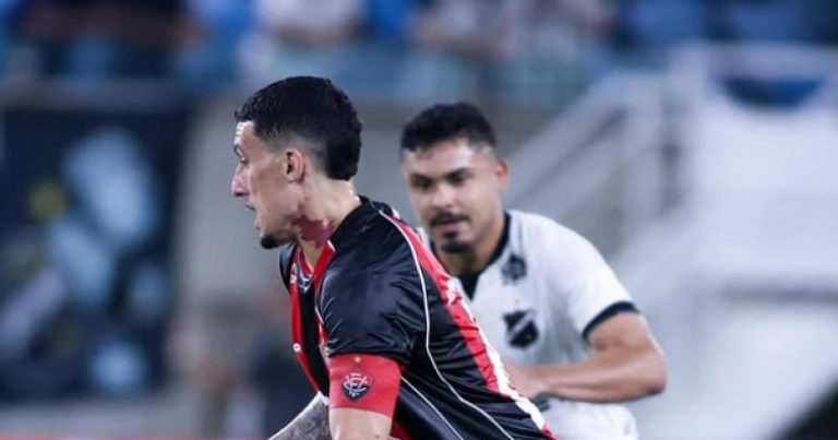 Baralhas sente dores na coxa e precisa ser substituído em Vitória x Santos baralhas-sente-dores-na-coxa-e-precisa-ser-substituido-em-vitoria-x-santos