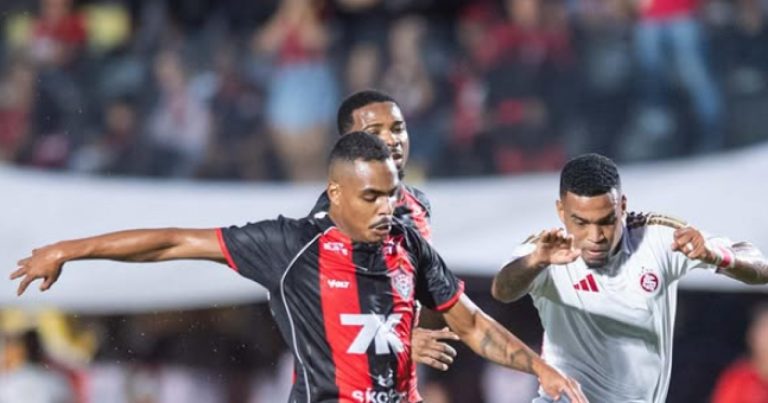 Caíque Gonçalves leva terceiro amarelo e desfalca o Vitória contra o Vasco caique-goncalves-leva-terceiro-amarelo-e-desfalca-o-vitoria-contra-o-vasco