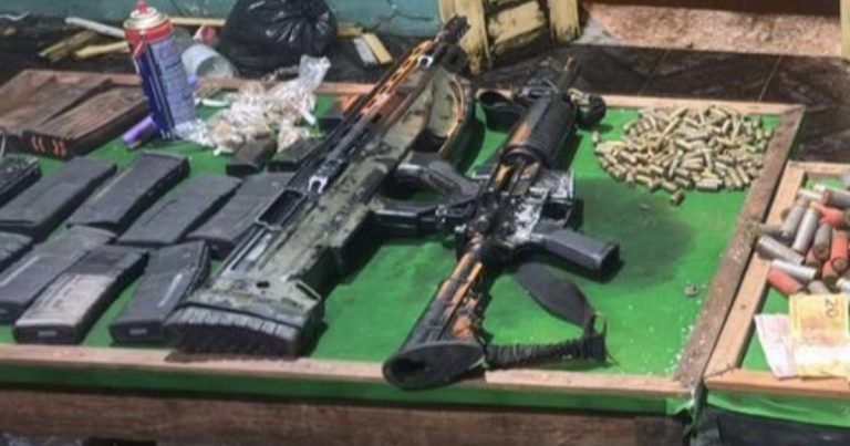 PM apreende fuzil 5.56, espingarda calibre 12 e mais de 1.300 munições em Maragogipe pm-apreende-fuzil-556,-espingarda-calibre-12-e-mais-de-1.300-municoes-em-maragogipe