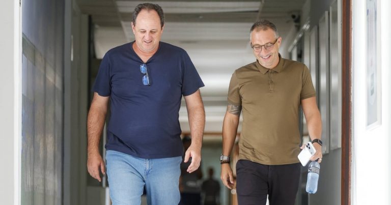 Pausa da Copa abre período de decisões no Bahia; Ceni e Santoro discutem mudanças no elenco pausa-da-copa-abre-periodo-de-decisoes-no-bahia;-ceni-e-santoro-discutem-mudancas-no-elenco