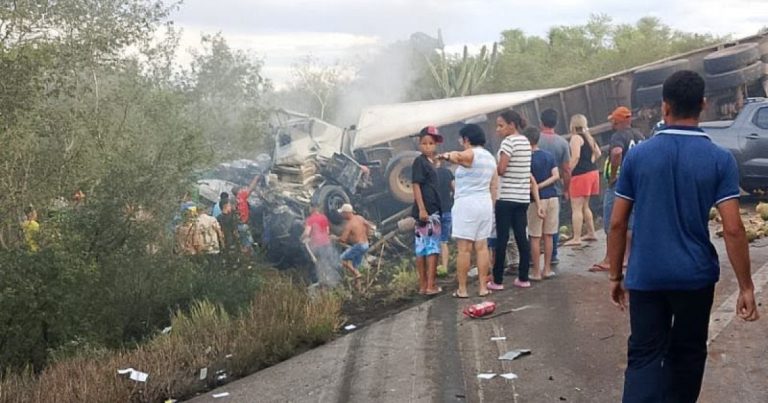 Sobe para 15 o número de mortos em acidente na BR-116 sobe-para-15-o-numero-de-mortos-em-acidente-na-br-116
