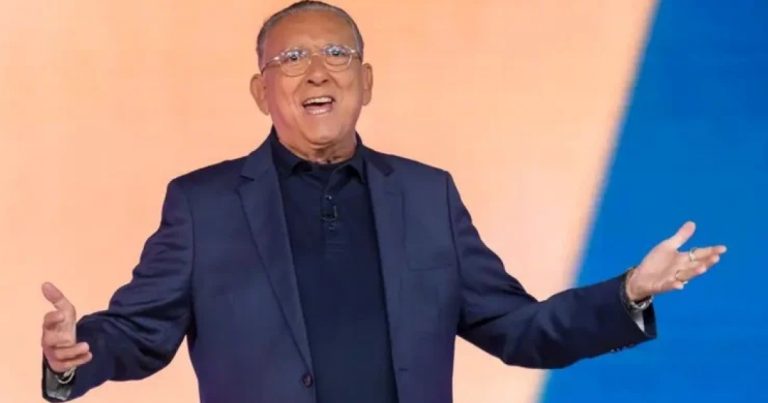Galvão Bueno recebe alta médica às vésperas da Copa do Mundo após cirurgia na coluna galvao-bueno-recebe-alta-medica-as-vesperas-da-copa-do-mundo-apos-cirurgia-na-coluna