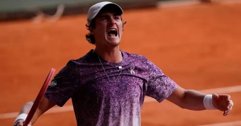 Não foi dessa vez! João Fonseca cai para Jakub Mensik e se despede de Roland Garros nas quartas de final nao-foi-dessa-vez!-joao-fonseca-cai-para-jakub-mensik-e-se-despede-de-roland-garros-nas-quartas-de-final