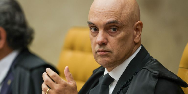 Fachin autoriza AGU a defender Moraes em processo nos EUA fachin-autoriza-agu-a-defender-moraes-em-processo-nos-eua
