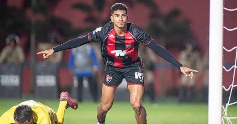 Renê Kane: Vitória anuncia a contratação do centroavante Renê por três anos rene-kane:-vitoria-anuncia-a-contratacao-do-centroavante-rene-por-tres-anos