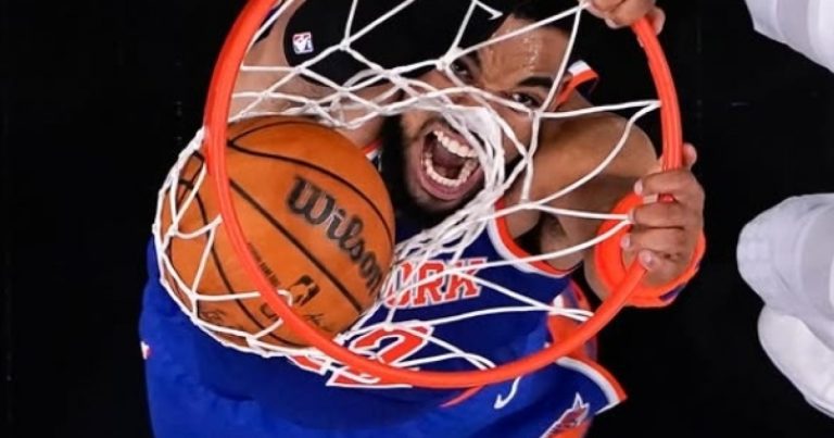 New York Knicks vencem o San Antonio Spurs fora de casa e abrem 2 a 0 nas finais da NBA new-york-knicks-vencem-o-san-antonio-spurs-fora-de-casa-e-abrem-2-a-0-nas-finais-da-nba