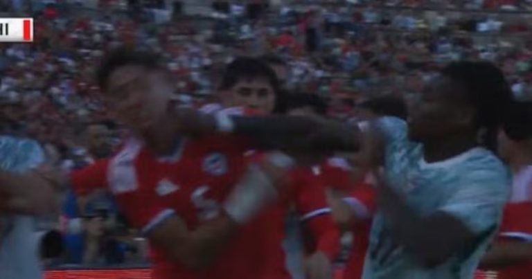 VÍDEO: Rafael Leão dá soco em jogador chileno durante amistoso video:-rafael-leao-da-soco-em-jogador-chileno-durante-amistoso