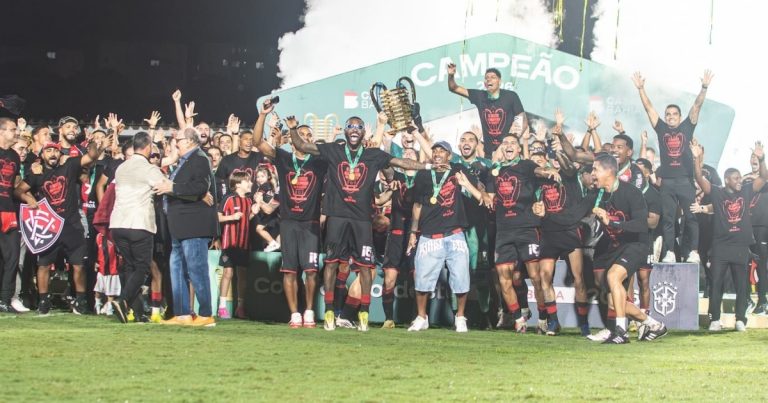 Vitória prevê até sete saídas e negocia contratação de lateral-direito vitoria-preve-ate-sete-saidas-e-negocia-contratacao-de-lateral-direito