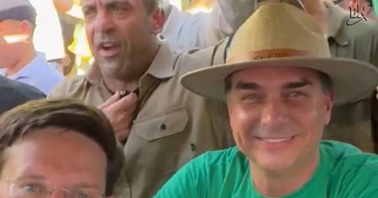 Na Bahia Farm Show, Flávio Bolsonaro diz se sentir na pipoca do Chiclete na-bahia-farm-show,-flavio-bolsonaro-diz-se-sentir-na-pipoca-do-chiclete
