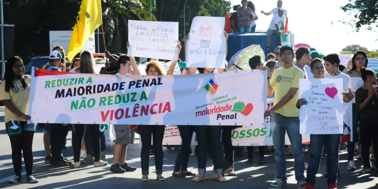 Entidades criticam projeto que reduz maioridade penal aprovado na CCJ entidades-criticam-projeto-que-reduz-maioridade-penal-aprovado-na-ccj