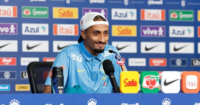 Às vésperas da estreia na Copa, Raphinha prega atenção: “É um campeonato muito traiçoeiro” as-vesperas-da-estreia-na-copa,-raphinha-prega-atencao:-“e-um-campeonato-muito-traicoeiro”