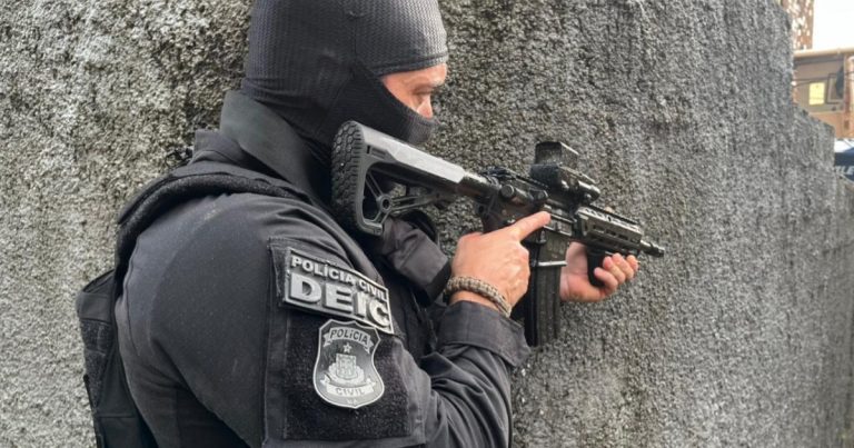 Policial militar investigado por extorsão e sequestro é preso na Região Metropolitana de Salvador policial-militar-investigado-por-extorsao-e-sequestro-e-preso-na-regiao-metropolitana-de-salvador