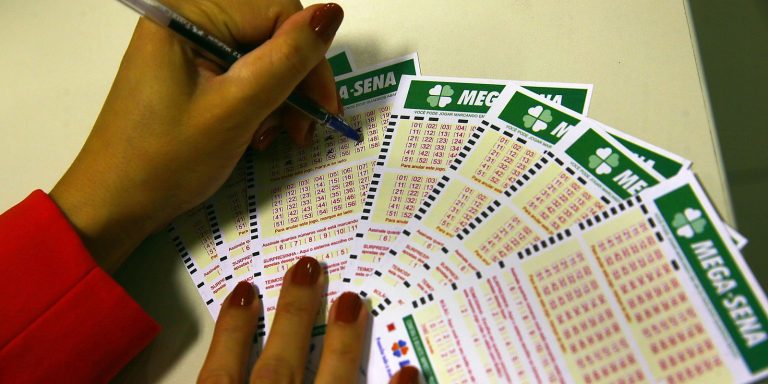 Mega-Sena acumula e prêmio principal vai para R$ 12 milhões mega-sena-acumula-e-premio-principal-vai-para-r$-12-milhoes
