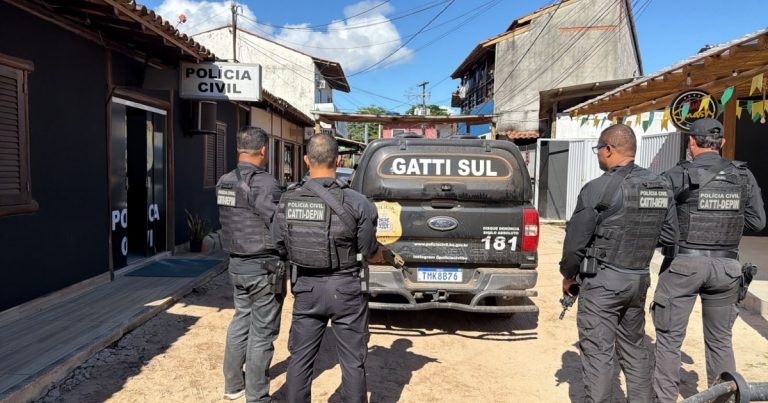Polícia prende três acusados de homicídios e tráfico de drogas no Litoral Sul baiano policia-prende-tres-acusados-de-homicidios-e-trafico-de-drogas-no-litoral-sul-baiano
