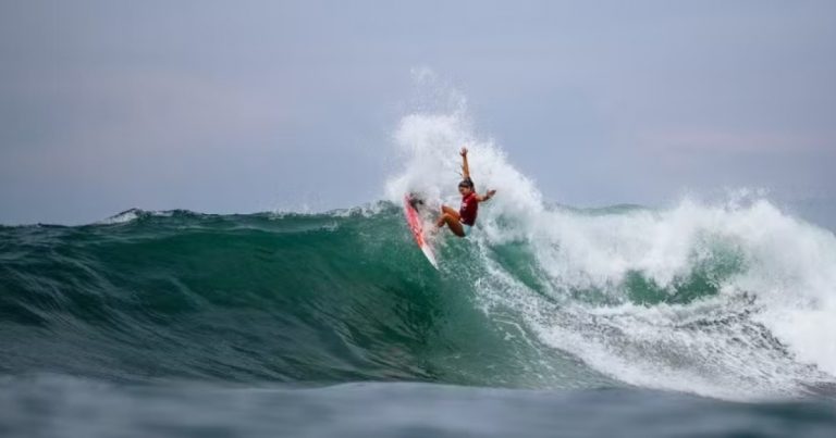 Luana Silva é eliminada por Carissa Moore em etapa da WSL em El Salvador luana-silva-e-eliminada-por-carissa-moore-em-etapa-da-wsl-em-el-salvador