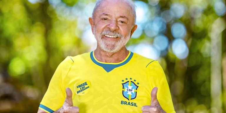 Lula pede para seleção do Brasil jogar com a alma na Copa do Mundo lula-pede-para-selecao-do-brasil-jogar-com-a-alma-na-copa-do-mundo
