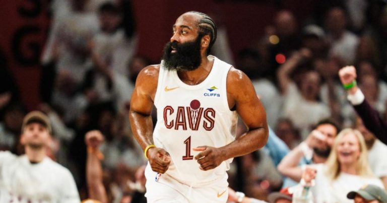 James Harden é detido por porte ilegal de arma e responderá à Justiça nos Estados Unidos james-harden-e-detido-por-porte-ilegal-de-arma-e-respondera-a-justica-nos-estados-unidos