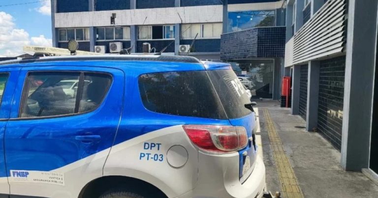 Lavador de carros é morto a tiros dentro de residência em Feira de Santana lavador-de-carros-e-morto-a-tiros-dentro-de-residencia-em-feira-de-santana
