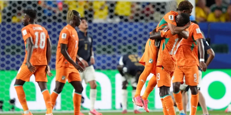 Equador para no travessão e Costa do Marfim vence no final, no Grupo E equador-para-no-travessao-e-costa-do-marfim-vence-no-final,-no-grupo-e