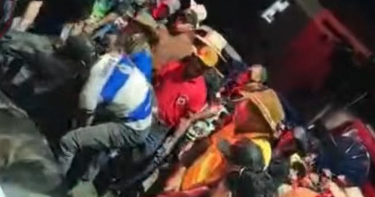 Caminhão atinge participantes de cavalgada na Bahia, deixa dois feridos e provoca morte de cavalo caminhao-atinge-participantes-de-cavalgada-na-bahia,-deixa-dois-feridos-e-provoca-morte-de-cavalo