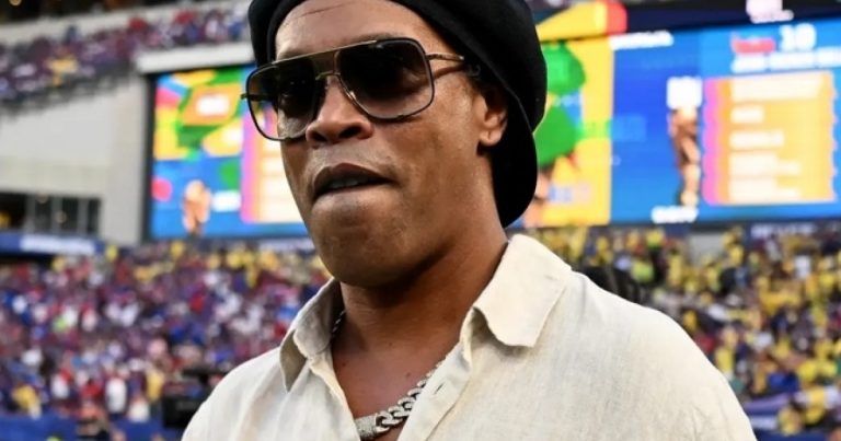 Ronaldinho pode voltar aos gramados aos 46 em projeto na terceira divisão italiana ronaldinho-pode-voltar-aos-gramados-aos-46-em-projeto-na-terceira-divisao-italiana