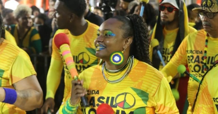 Baianos curtem pré-jogo e intervalo da Copa ao som de Olodum no Pelourinho; veja fotos baianos-curtem-pre-jogo-e-intervalo-da-copa-ao-som-de-olodum-no-pelourinho;-veja-fotos