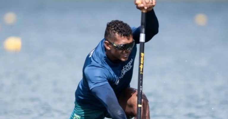 Filho de Isaquias é internado e atleta tranquiliza fãs após postagem nas redes filho-de-isaquias-e-internado-e-atleta-tranquiliza-fas-apos-postagem-nas-redes