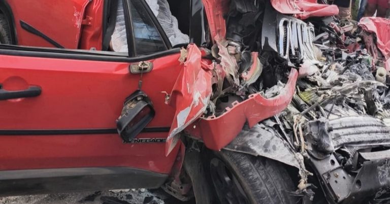medico-morre-em-colisao-entre-carro-e-caminhao-no-vale-do-jiquirica