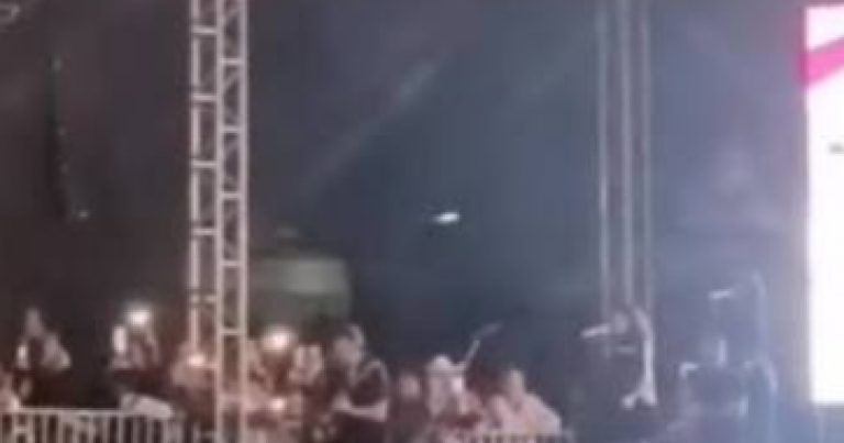 video:-palco-cede-durante-show-de-amado-batista-em-itapetinga