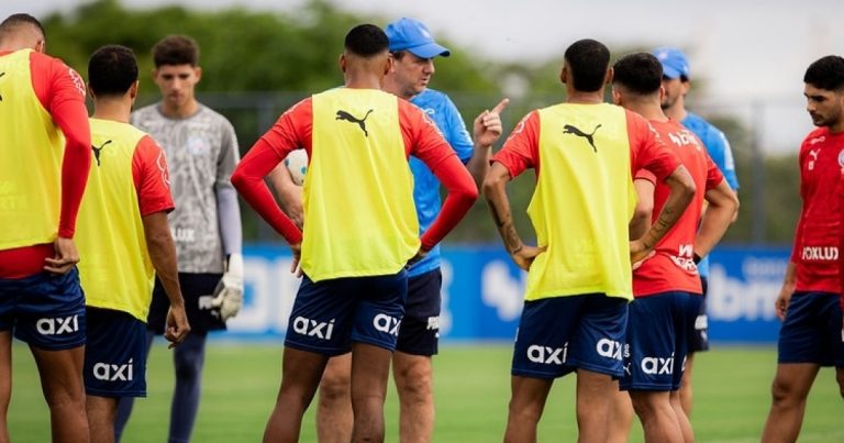 Bahia e Fluminense encaminham amistoso no Maracanã durante disputa da Copa do Mundo bahia-e-fluminense-encaminham-amistoso-no-maracana-durante-disputa-da-copa-do-mundo