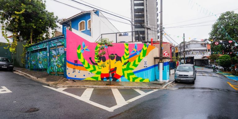 Mural em SP celebra futebol feminino um ano antes da Copa no Brasil mural-em-sp-celebra-futebol-feminino-um-ano-antes-da-copa-no-brasil