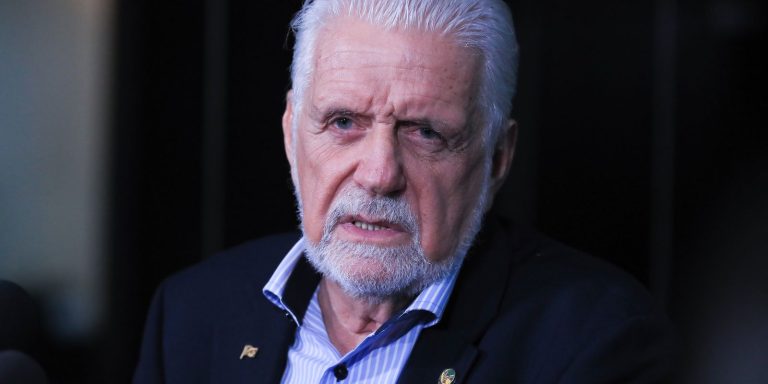 Jaques Wagner anuncia saída da liderança do governo no Senado jaques-wagner-anuncia-saida-da-lideranca-do-governo-no-senado